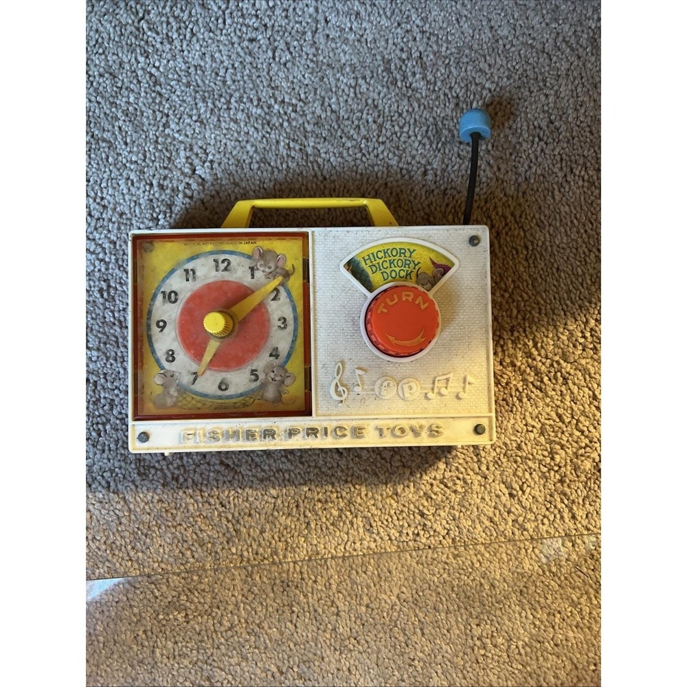 1971 FISHER PRICE Hickory Dickory Dock #107 Wind Up Musical Toy Radio Works!